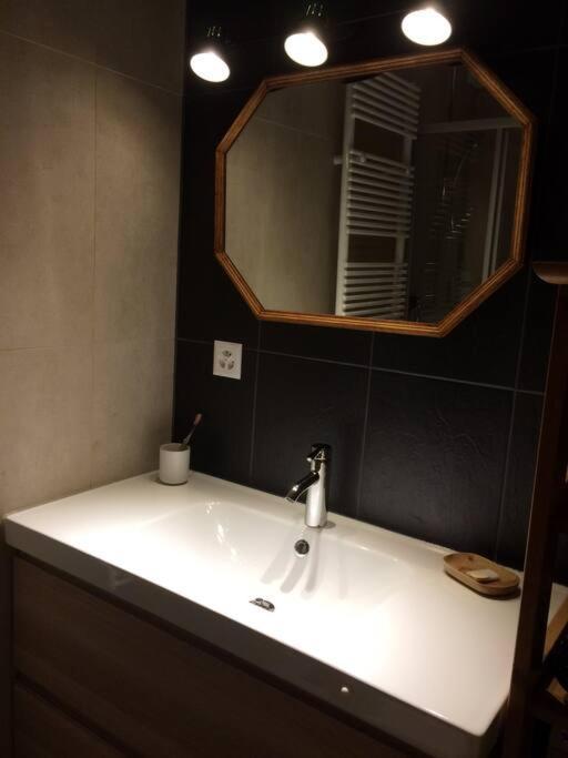 D 1 Apartment *
